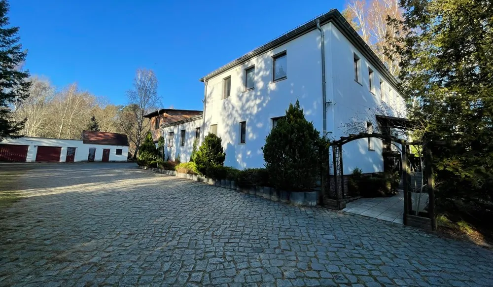 Mehrfamilienhaus mit 12 Wohneinheiten und Ausbaupotenzial