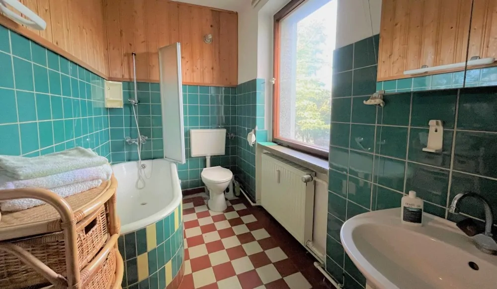 Badezimmer mit Badewanne