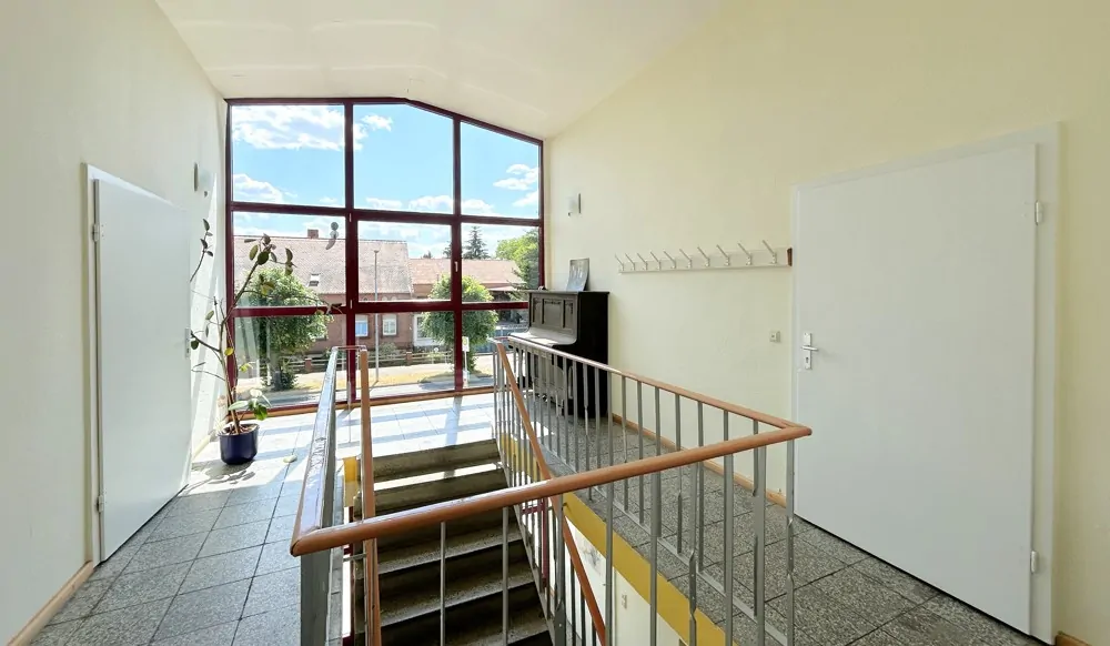 Fensterfront im Flur