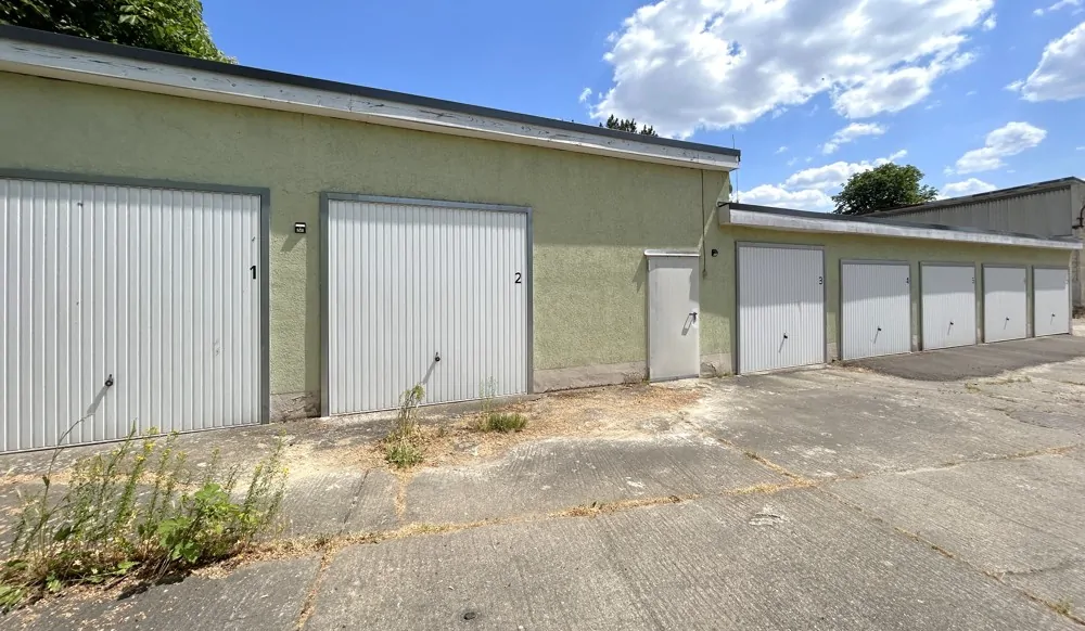 Garagenkomplex mit 7 Garagen