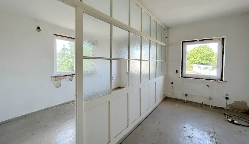 Strom-, Wasser-, und Abwasserleitungen vorinstalliert