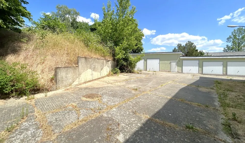 befestigte Wege und Freiflächen