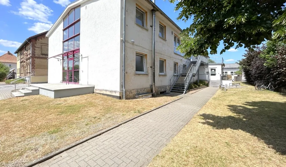 großes Geschäftshaus mit viel Potenzial