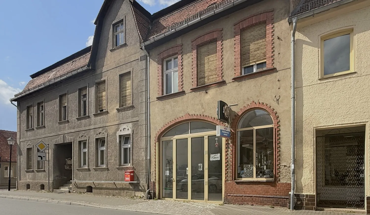 großes Mehrfamilienhaus mit ca. 930 m² Nutzfläche