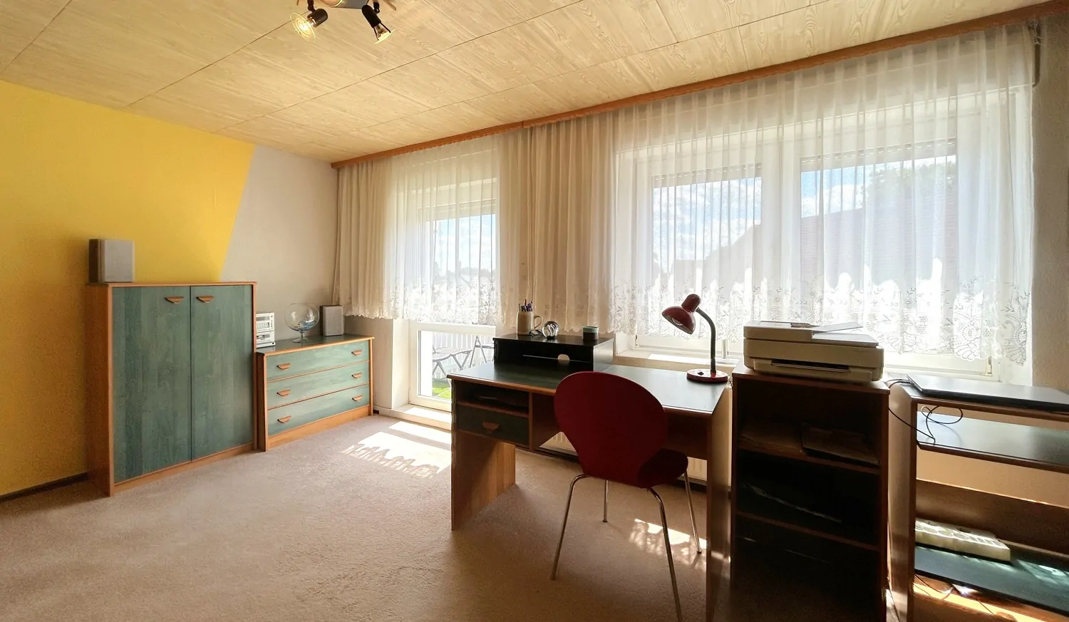 helles Arbeitszimmer