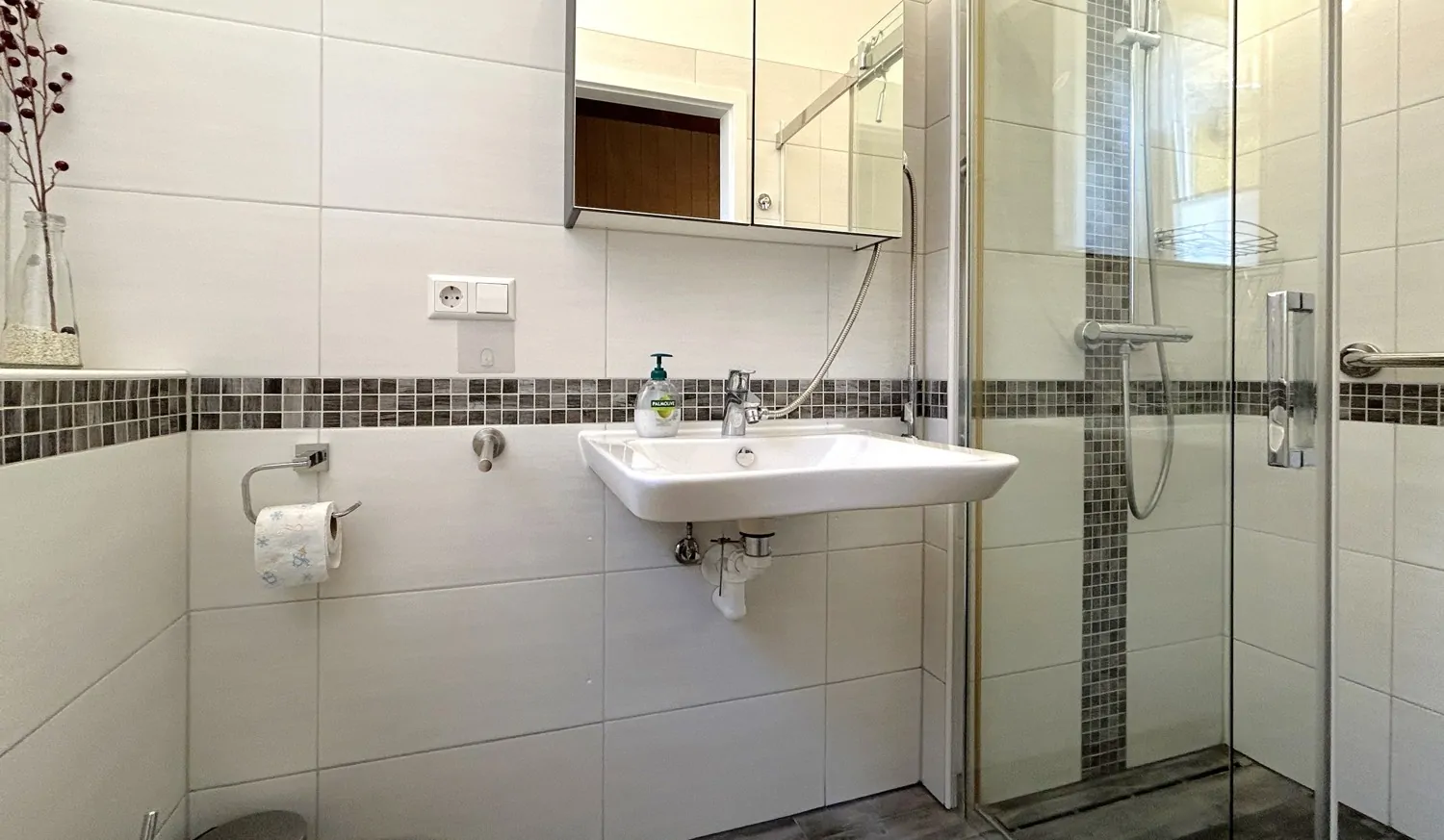 BAdezimmer mit ebenerdiger Dusche