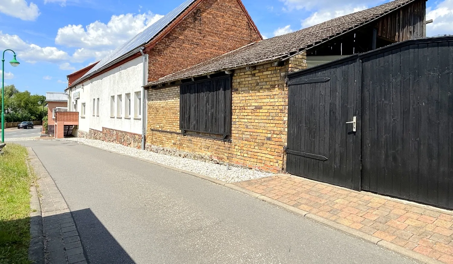 großzügige Gewerbeeinheit im ausgebauten Seitengebäude