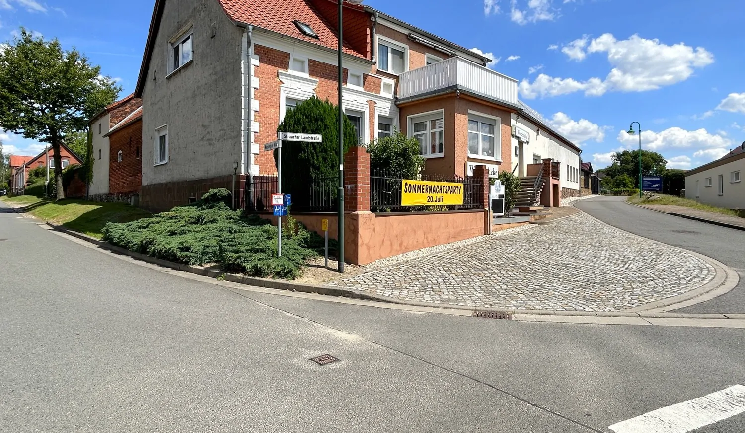 großes Einfamilienhaus mit Anbau und Gewerbe