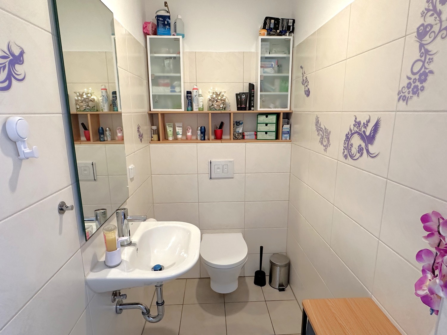 Gäste-WC zwischen Küche und Wohnzimmer