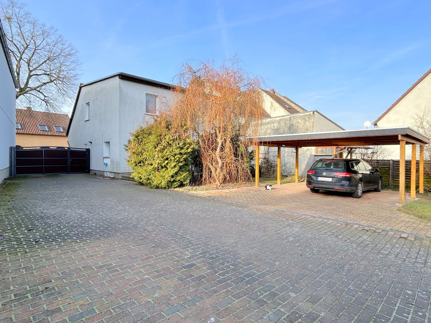 geräumiges Doppelcarport