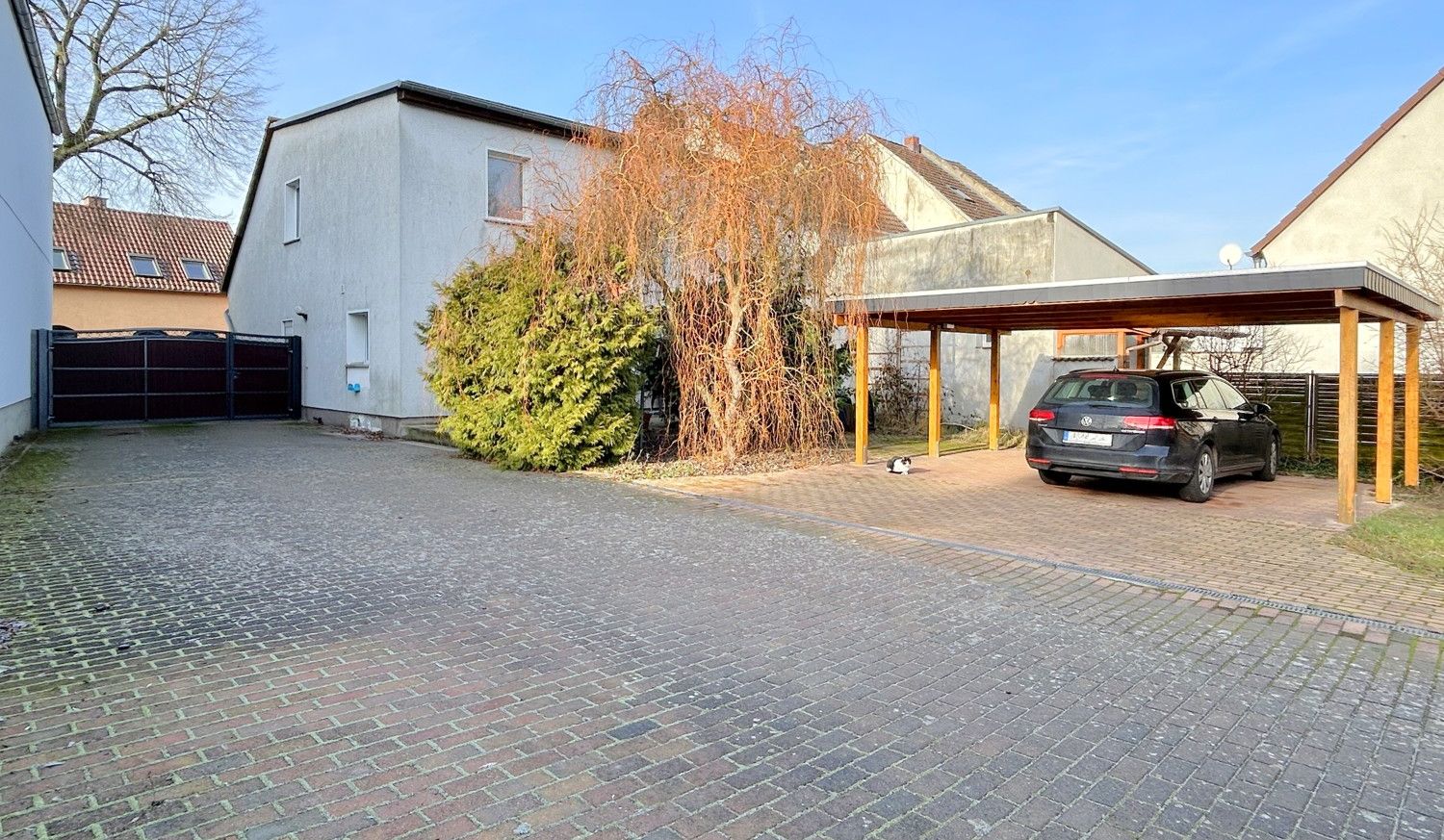 geräumiges Doppelcarport