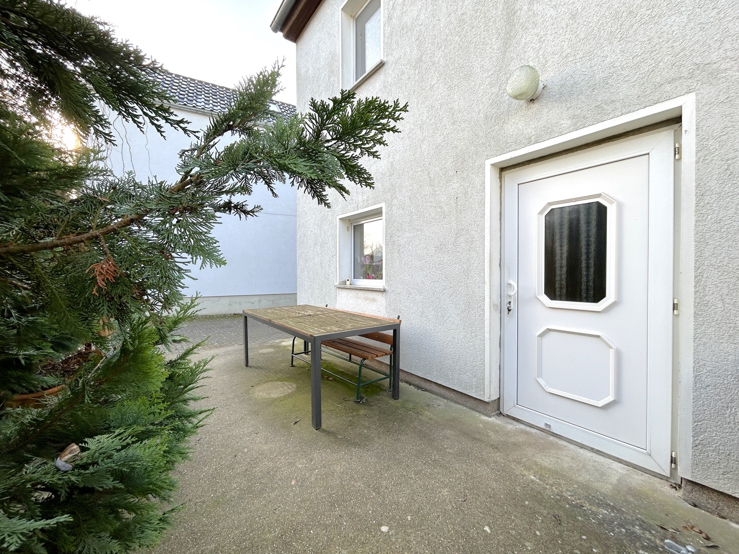 Hauseingang über die Terrasse