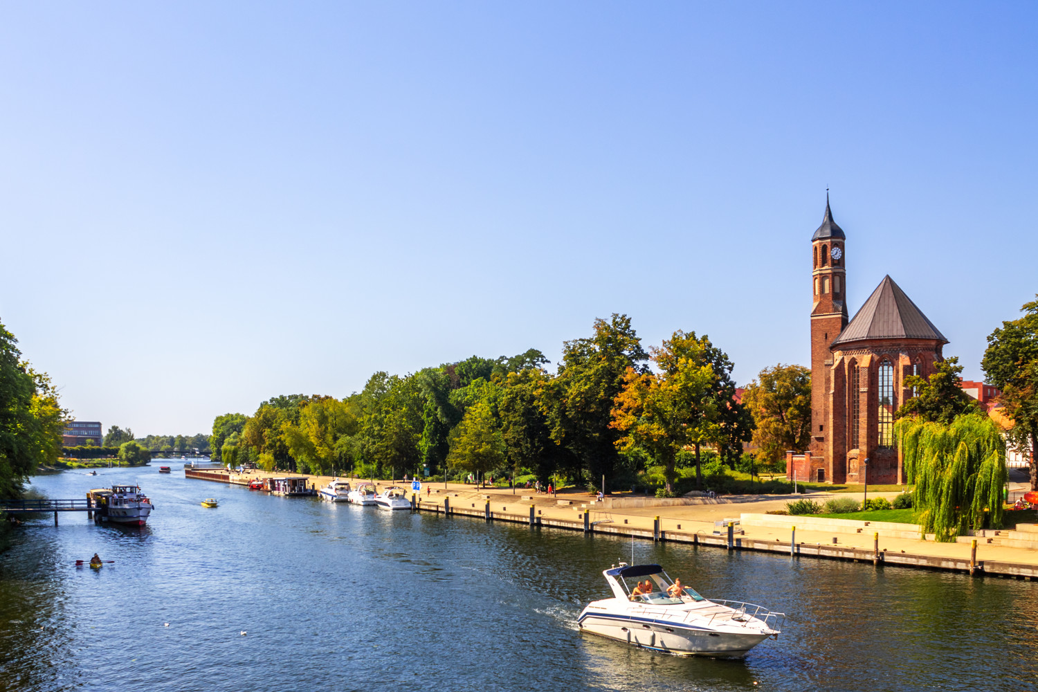 OO NeuUfer 
10 moderne Eigentumswohnungen mit Wasserblick und Balkon