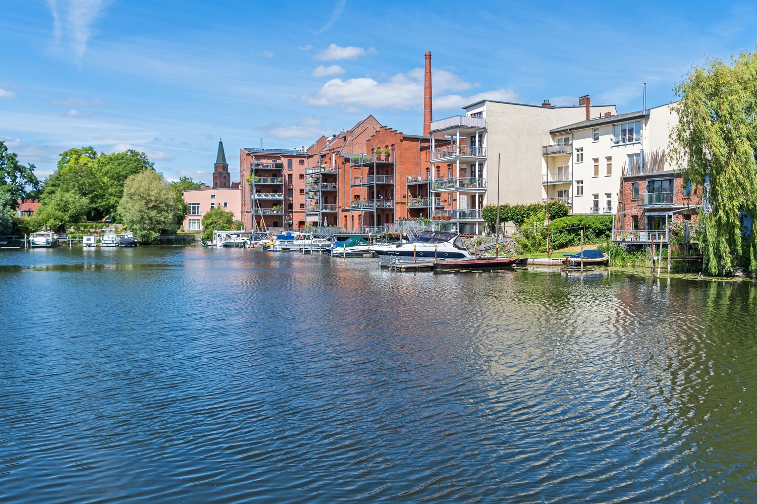 OO NeuUfer 
10 moderne Eigentumswohnungen mit Wasserblick und Balkon