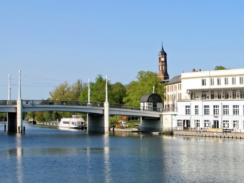 OO NeuUfer 
10 moderne Eigentumswohnungen mit Wasserblick und Balkon