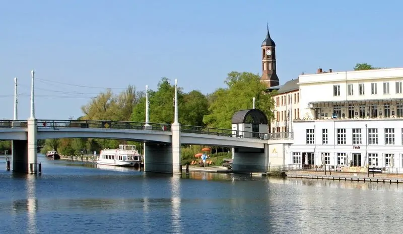 OO NeuUfer 
Modernes Mehrfamilienhaus mit Wasserblick und Südbalkonen