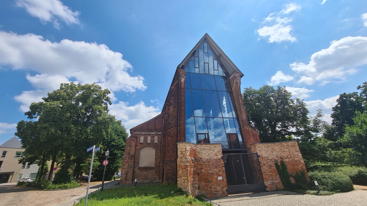 OO NeuUfer 
Modernes Mehrfamilienhaus mit Wasserblick und Südbalkonen