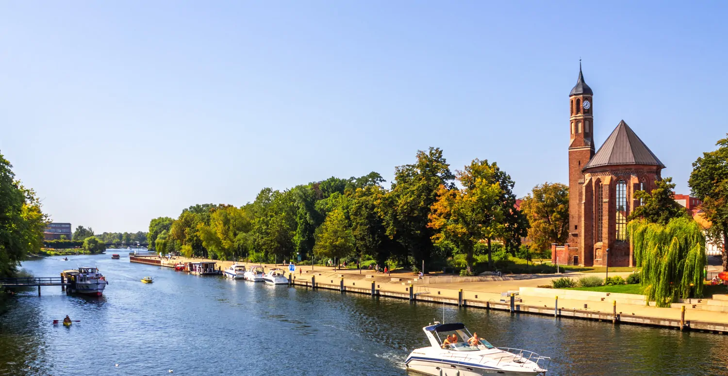 OO NeuUfer 
Modernes Mehrfamilienhaus mit Wasserblick und Südbalkonen