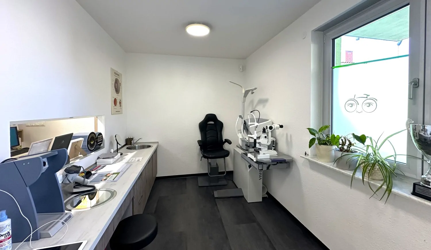 Refraraum mit angrenzendem Verkaufsraum