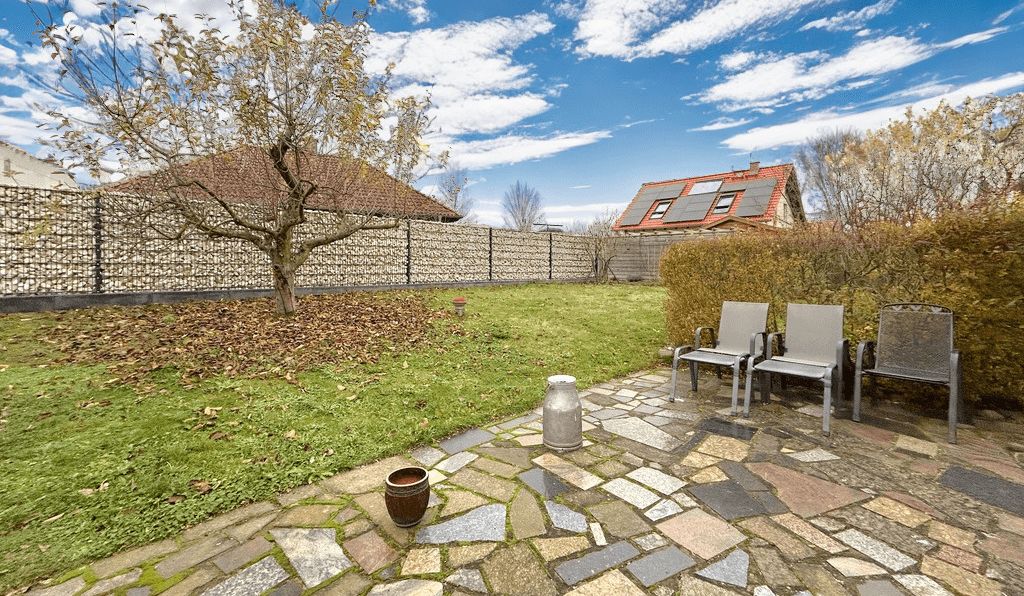 Terrasse mit Blick in den Garten