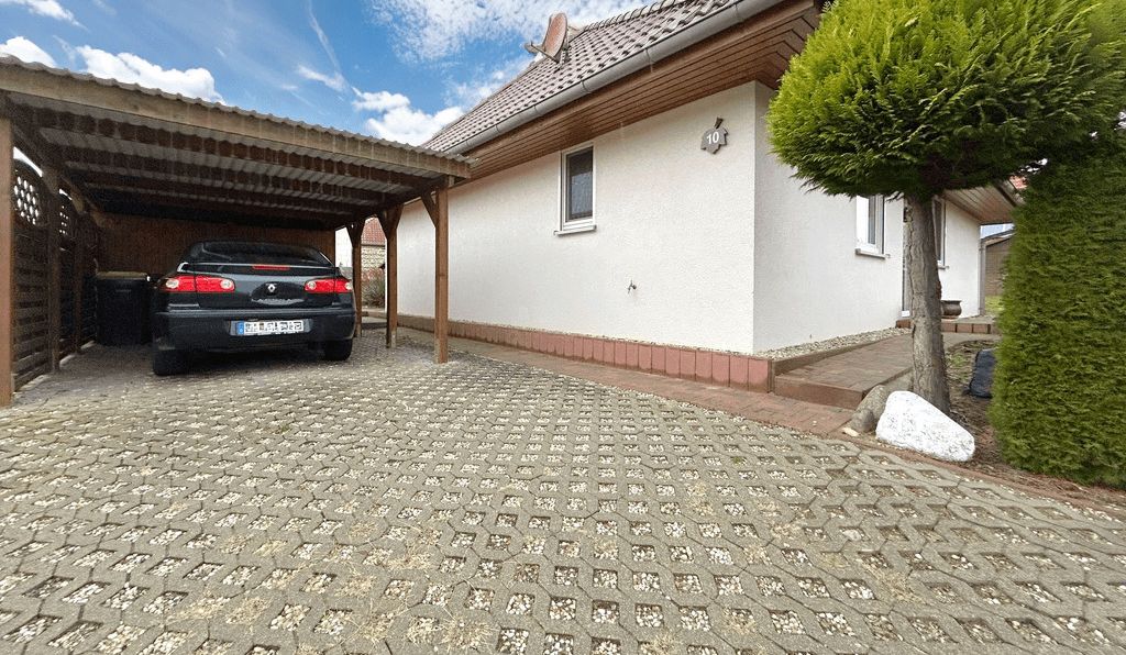 Carport mit angrenzendem Schuppen