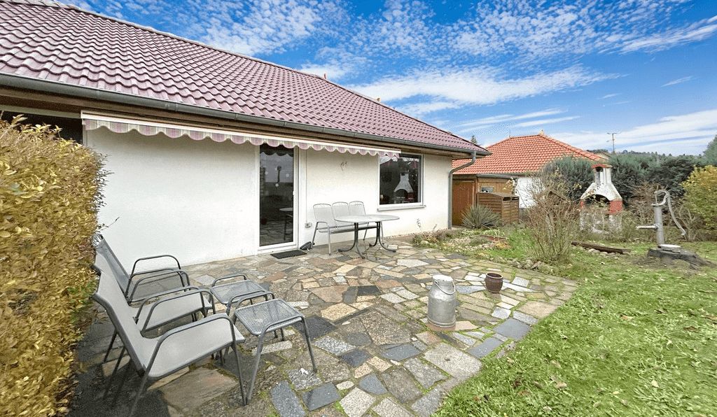 stilvolle Terrasse mit Markise