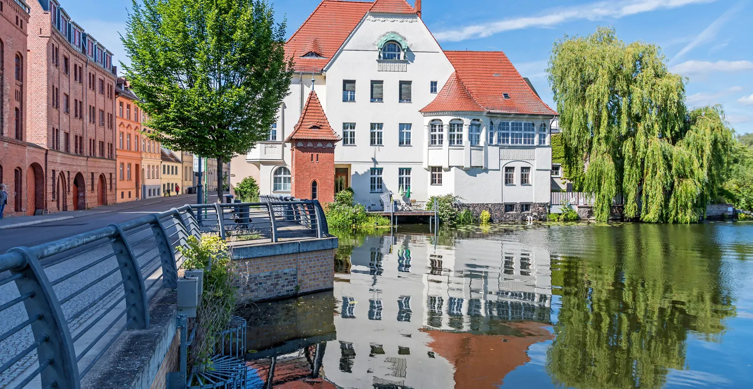 OO NeuUfer 
10 moderne Eigentumswohnungen mit Wasserblick und Balkon