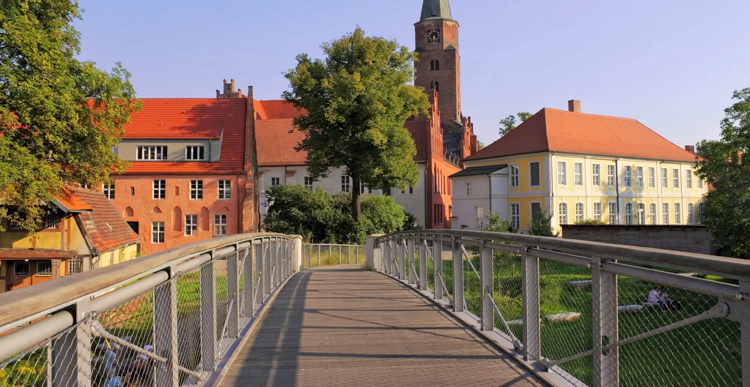 OO NeuUfer 
10 moderne Eigentumswohnungen mit Wasserblick und Balkon