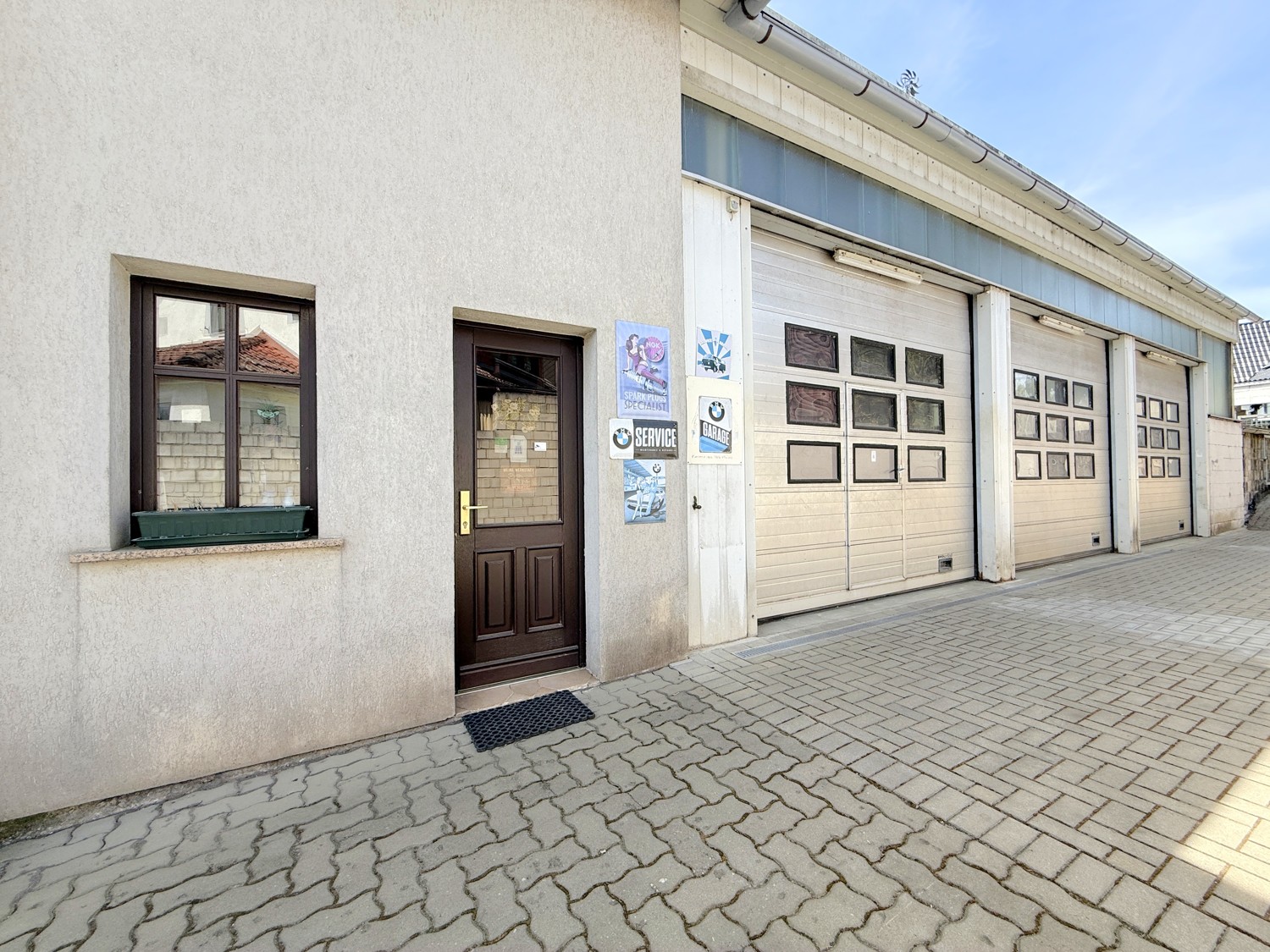 Zugang zur Servicehalle