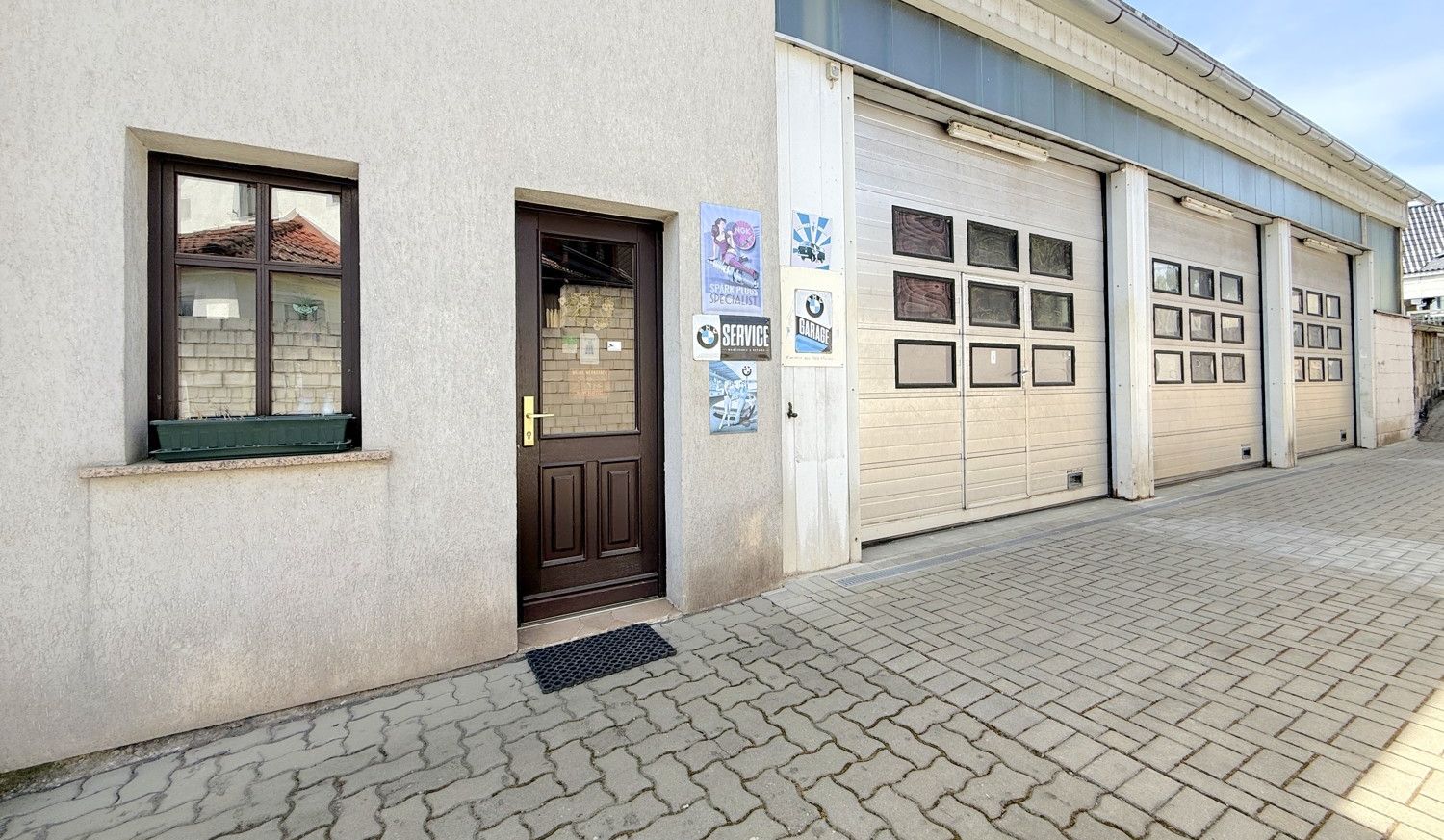 Zugang zur Servicehalle