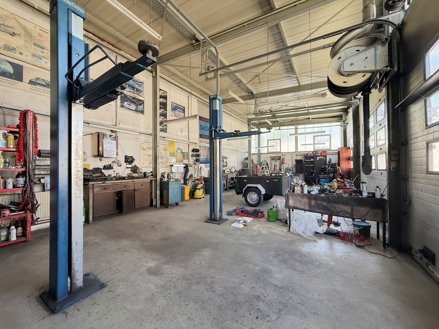 Werkstatt mit Hebebühne