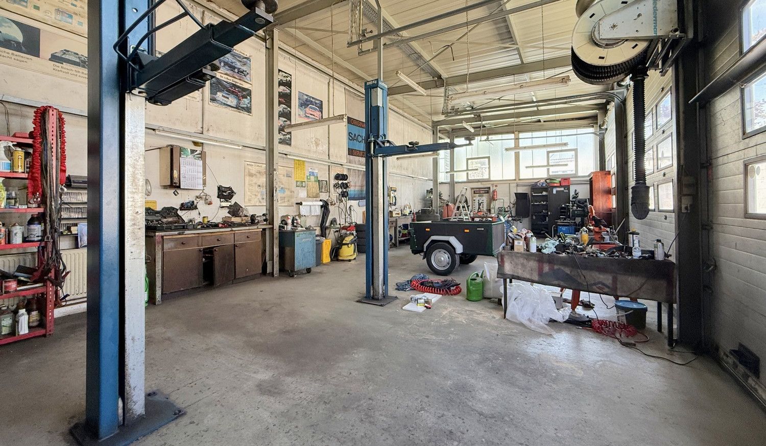 Werkstatt mit Hebebühne