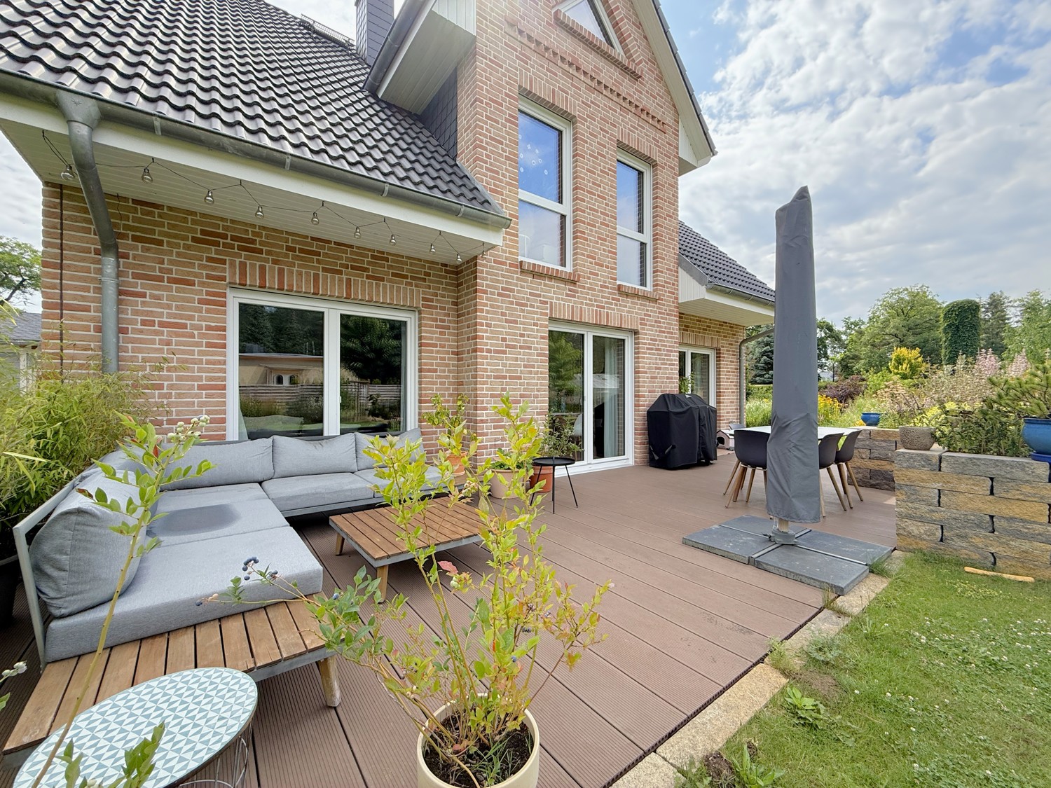 großzügige Terrasse