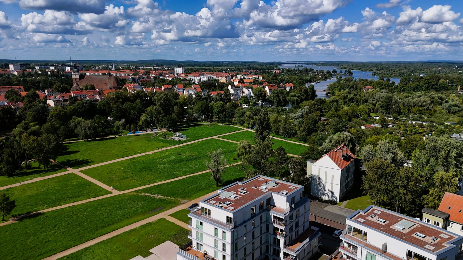 Blick zum Packhof-Gelände und dem Beetzsee