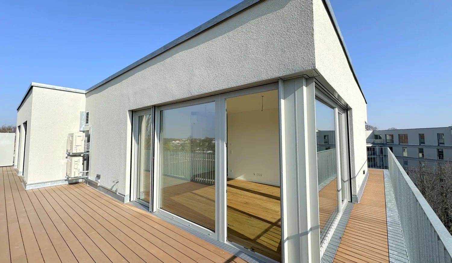 bodentife Fenster für einen nahtlosen Übergang zwischen Innen- und Außenbereich