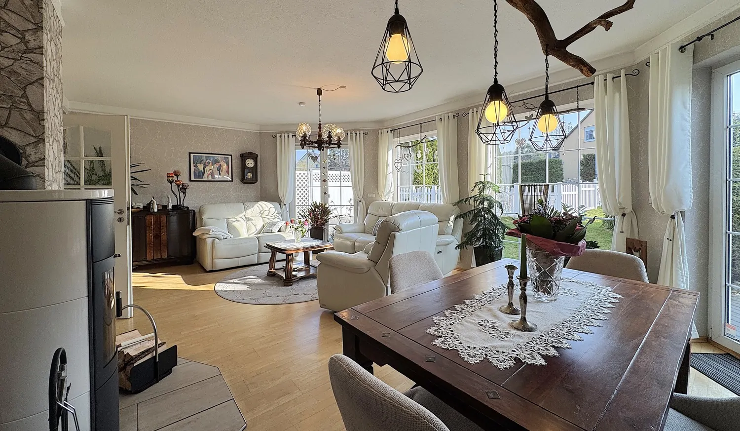 Wohn- und Essbereich mit ca. 40 m² Fläche