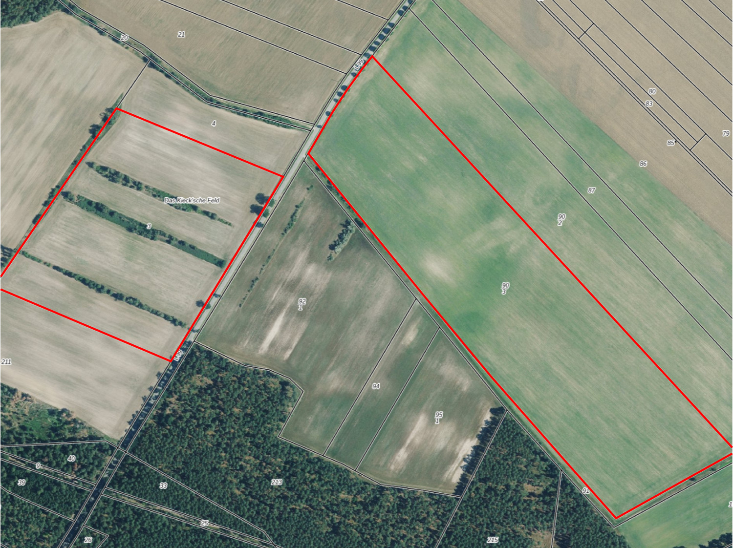 Zwei großzügige Landwirtschaftsflächen