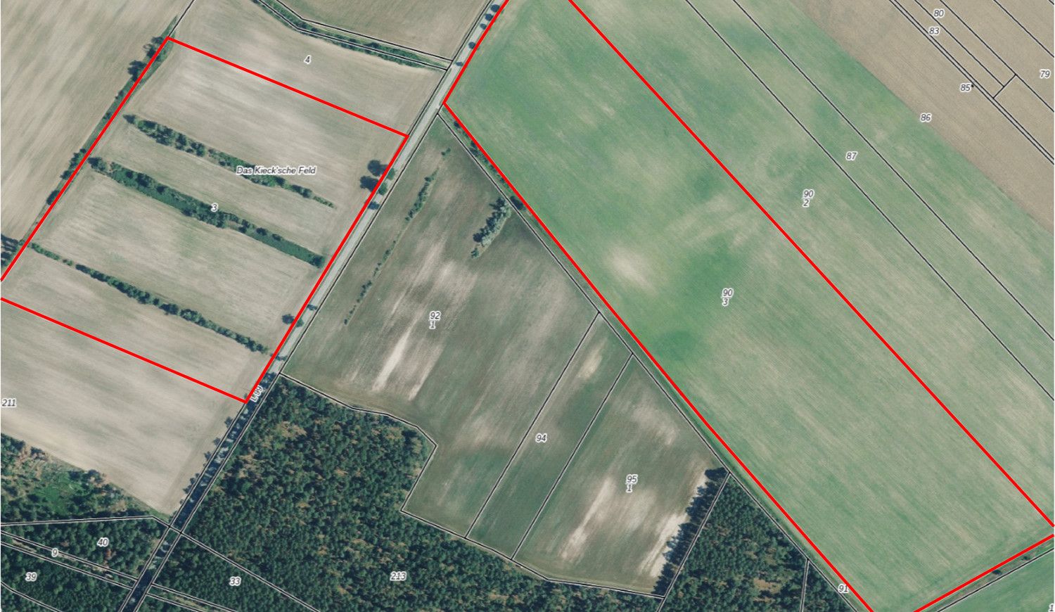 Zwei großzügige Landwirtschaftsflächen