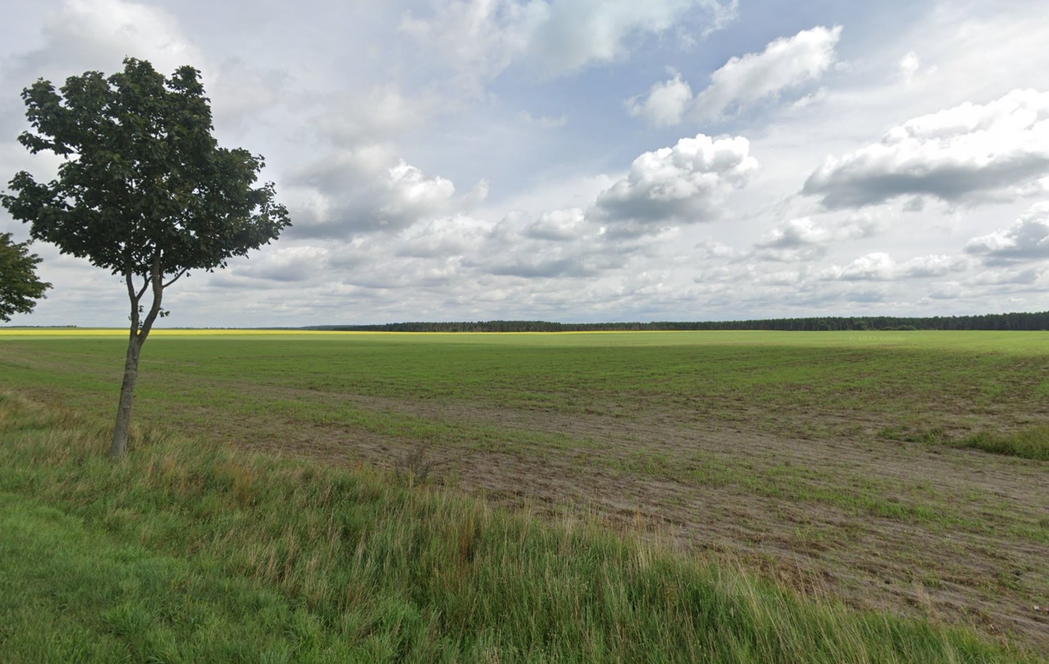 Zwei großzügige Landwirtschaftsflächen