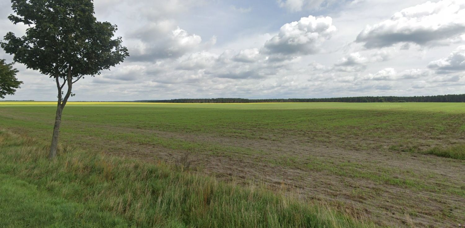 Zwei großzügige Landwirtschaftsflächen