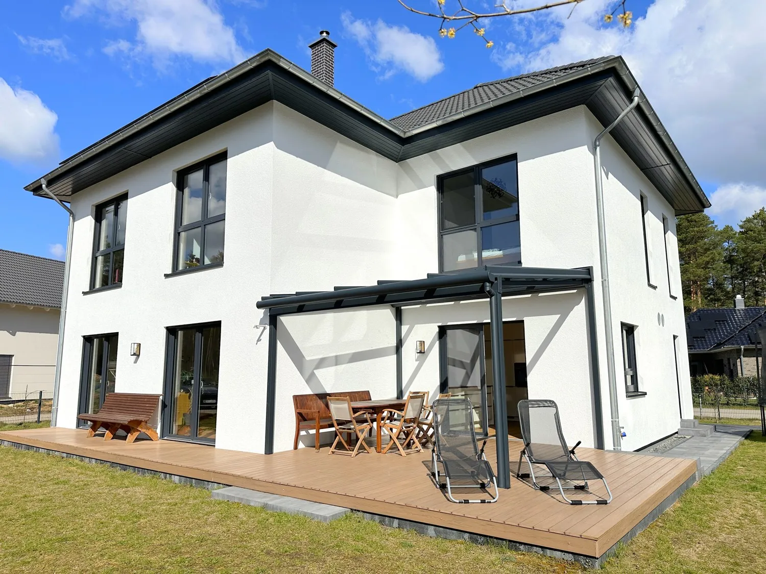 ca. 40 m² große Terrasse
