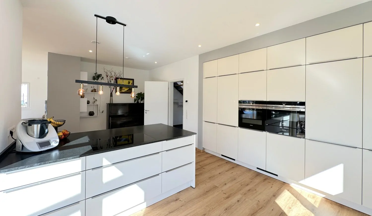 Küche mit Kochinsel