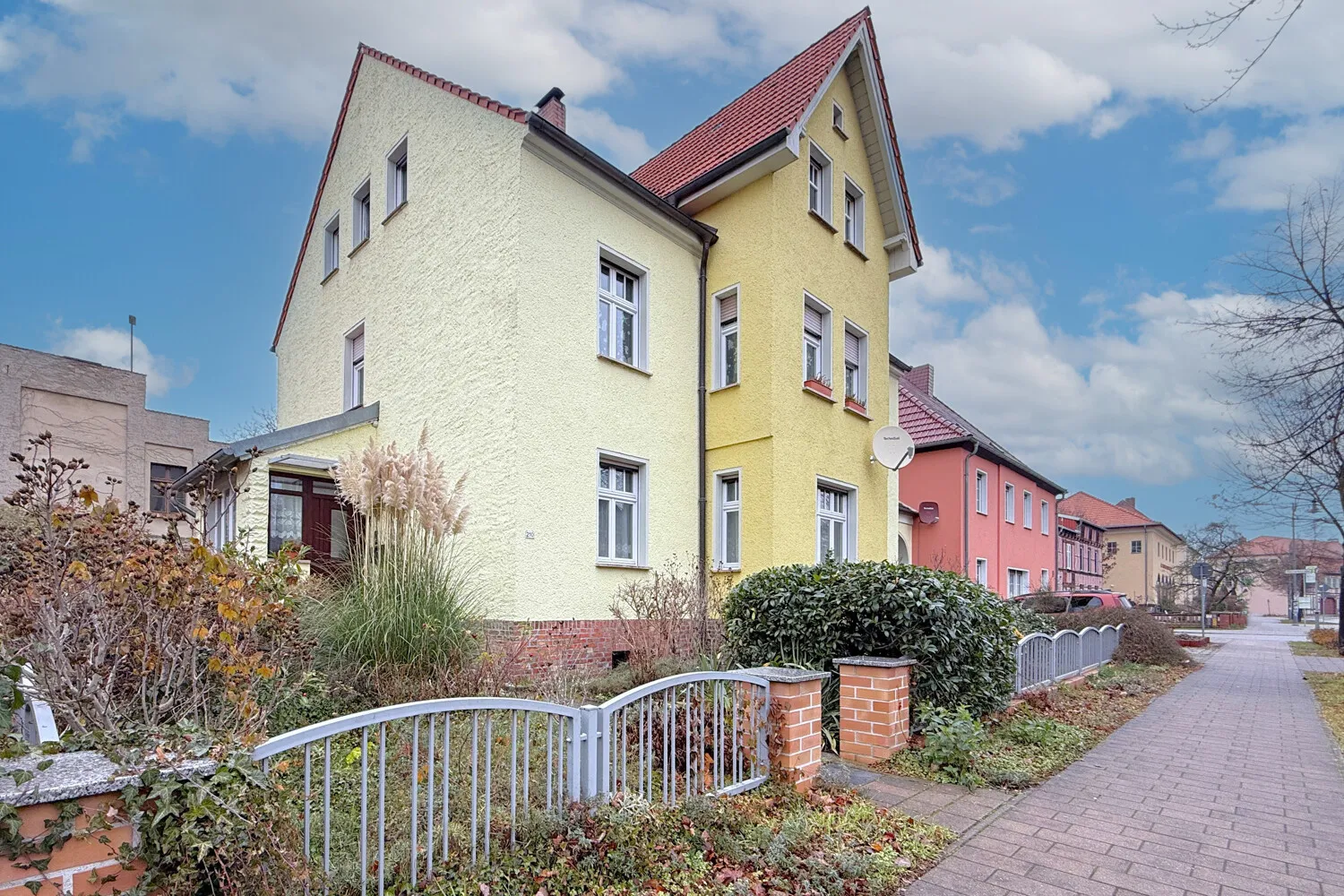 Mehrfamilienhaus mit 3 Wohneinheiten