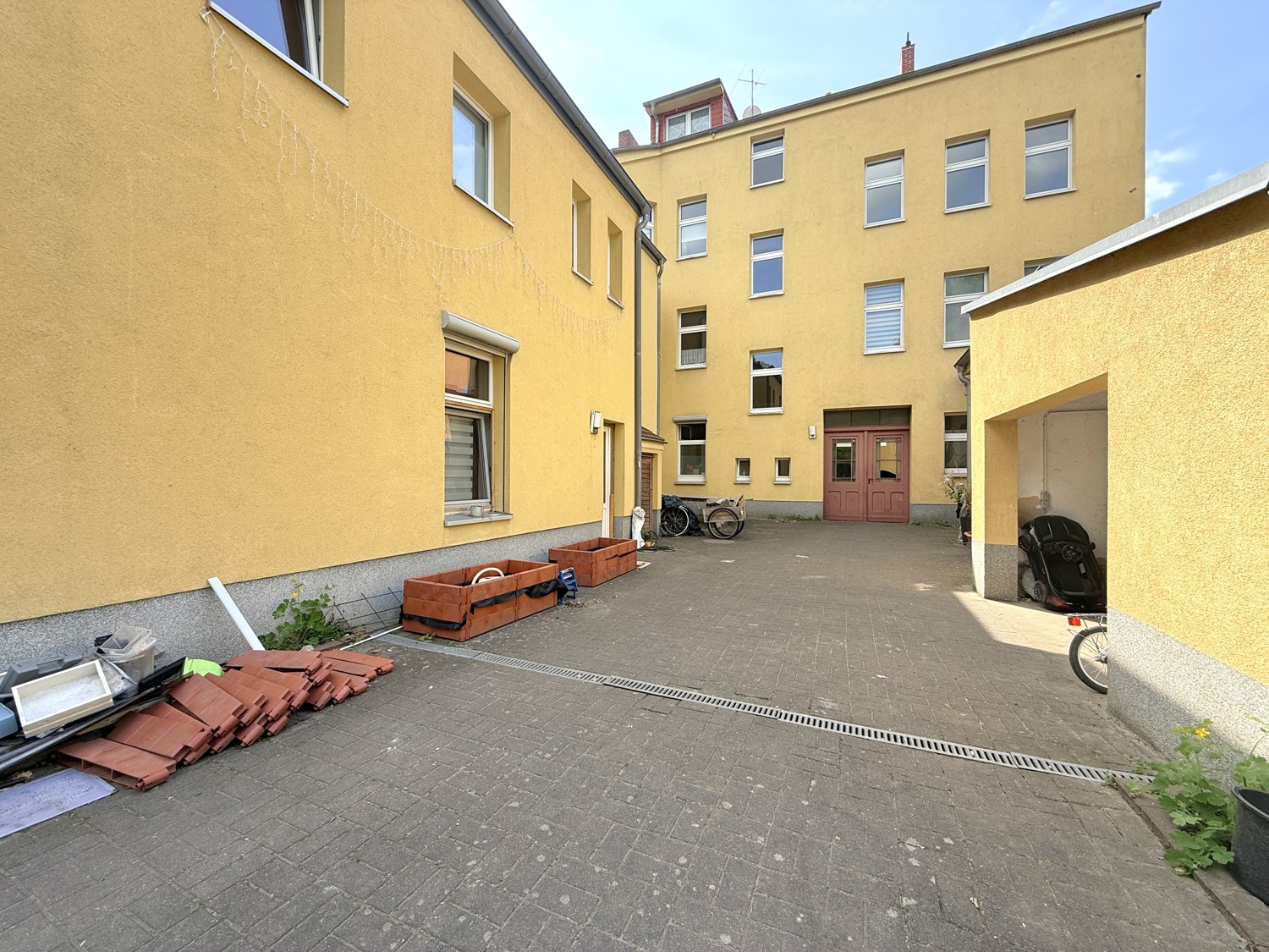 gepflasterter Innenhof