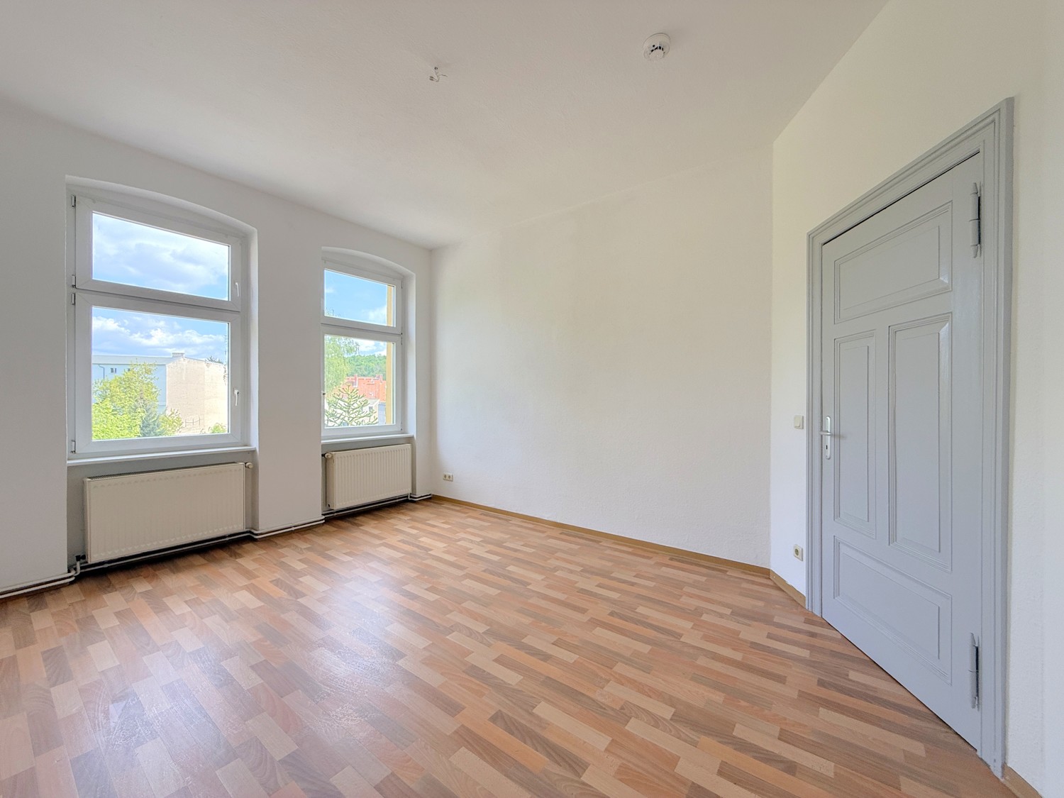 hofseitiges Schlafzimmer (2. OG, Links)