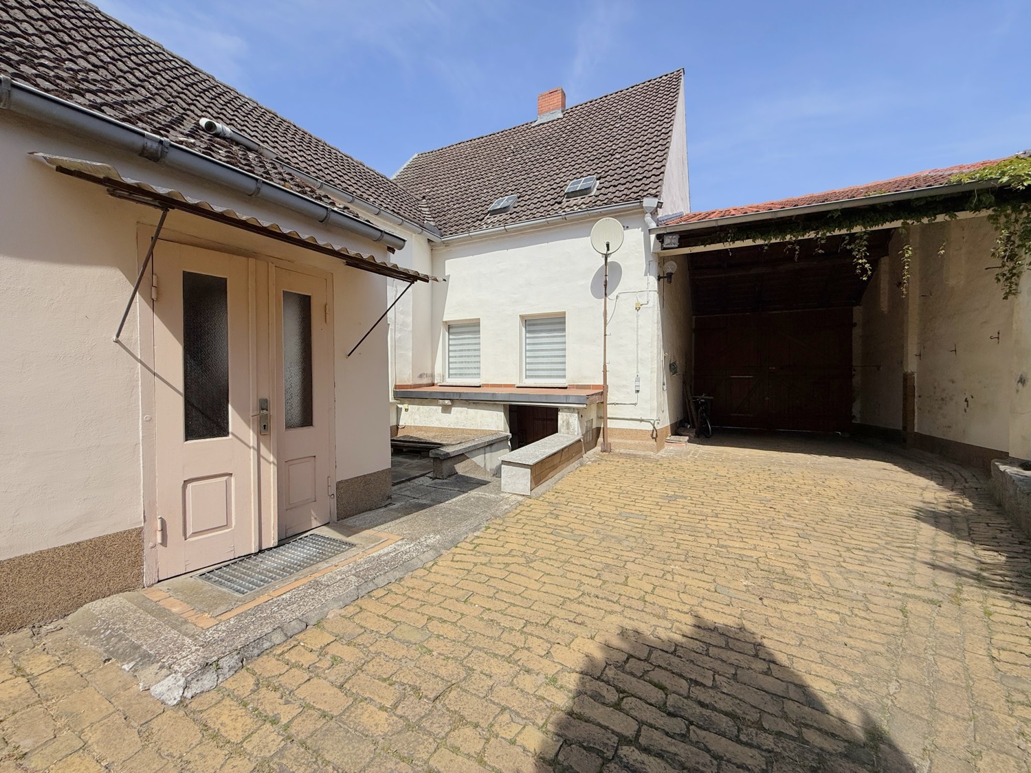 Wohnhaus, Anbau und Torhaus