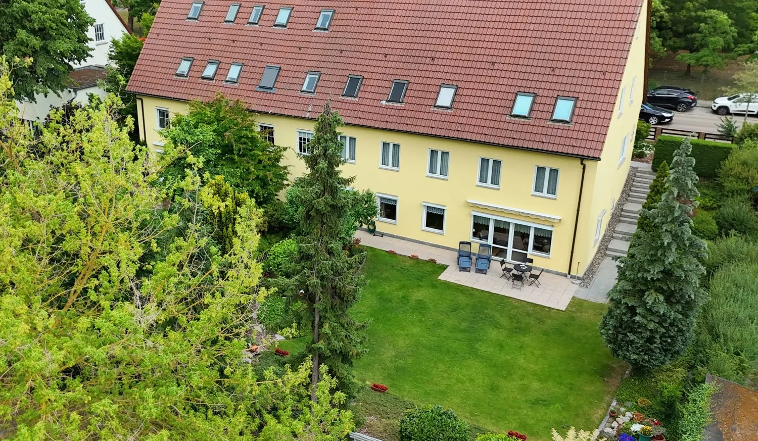 großzügige Doppelhaushälfte aus der Vogelperspektive