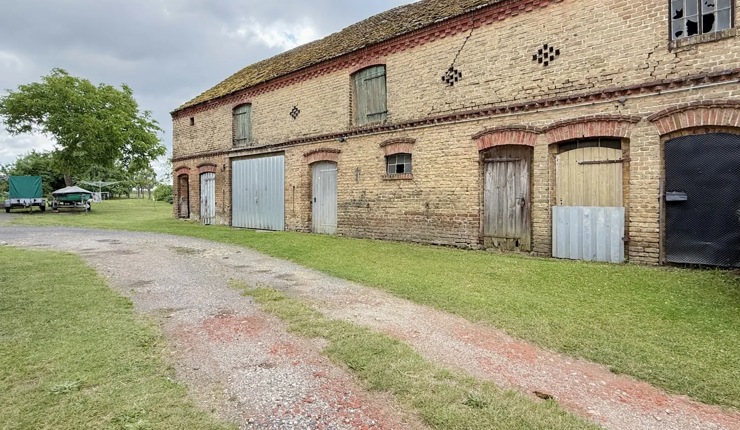 Nebengebäude mit Nutzfläche