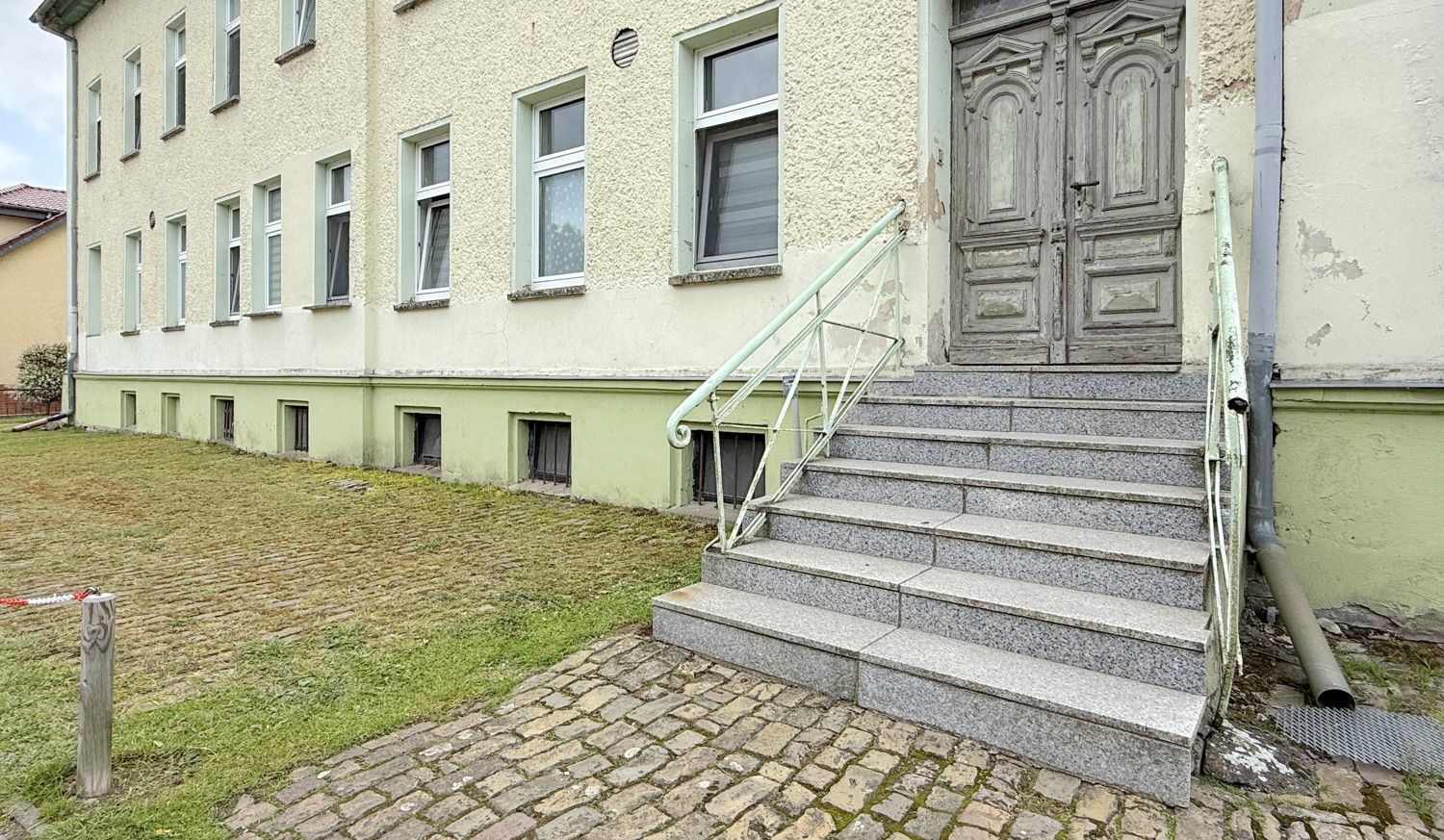 rechter Hauseingang