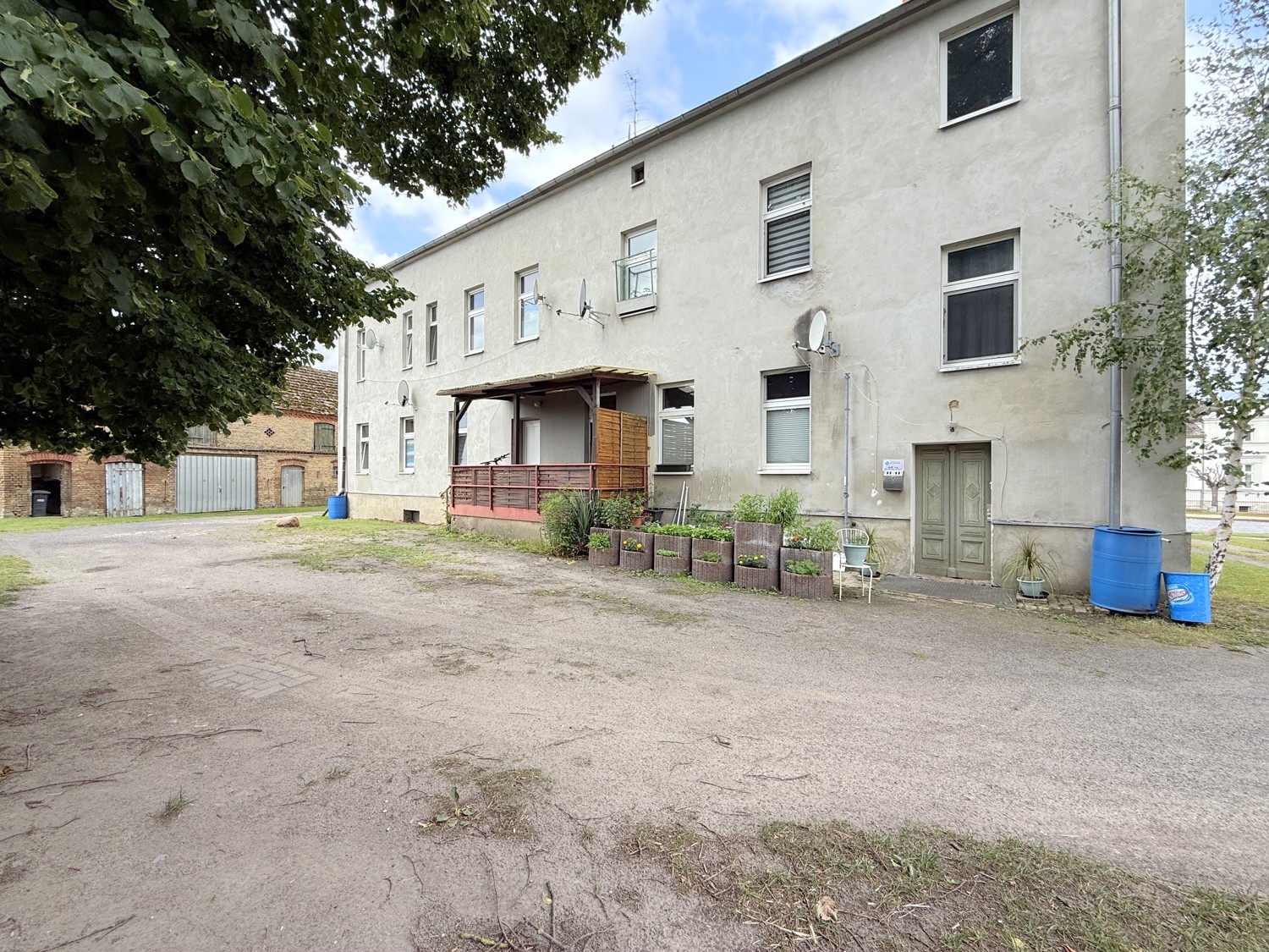 unbefestigter Innenhof